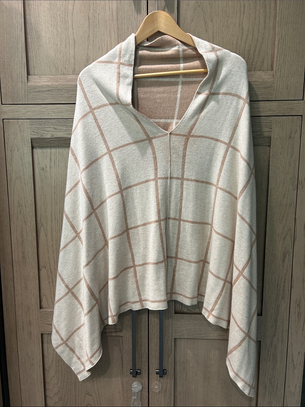 Duluth Trading Co Cream Poncho with Tan Windowpane